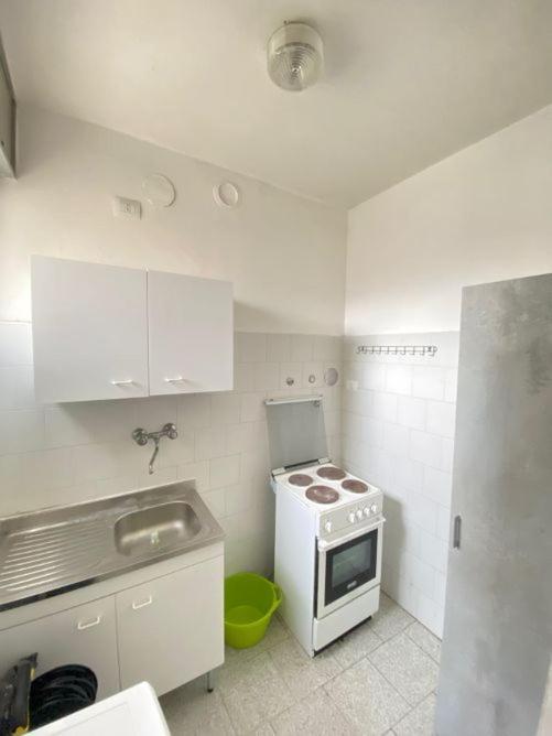 Complesso Mosaico Con Piscina Aperta Giugno Luglio Agosto Appartamenti Sono Arredati Vedi Foto Per Il Check In Agenzia Viale Francesco Petrarca 391 Lido Adriano Ra 외부 사진