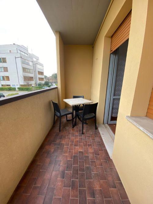 Complesso Mosaico Con Piscina Aperta Giugno Luglio Agosto Appartamenti Sono Arredati Vedi Foto Per Il Check In Agenzia Viale Francesco Petrarca 391 Lido Adriano Ra 외부 사진