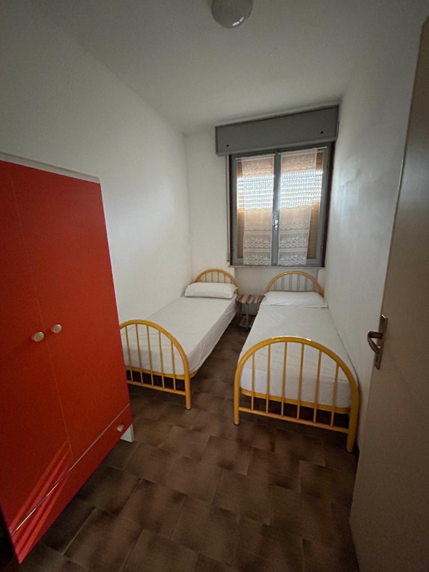 Complesso Mosaico Con Piscina Aperta Giugno Luglio Agosto Appartamenti Sono Arredati Vedi Foto Per Il Check In Agenzia Viale Francesco Petrarca 391 Lido Adriano Ra 외부 사진